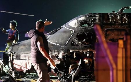 Investigators surveyed the wreckage of a plane that burst into flames at Manila�s airport on Sunday